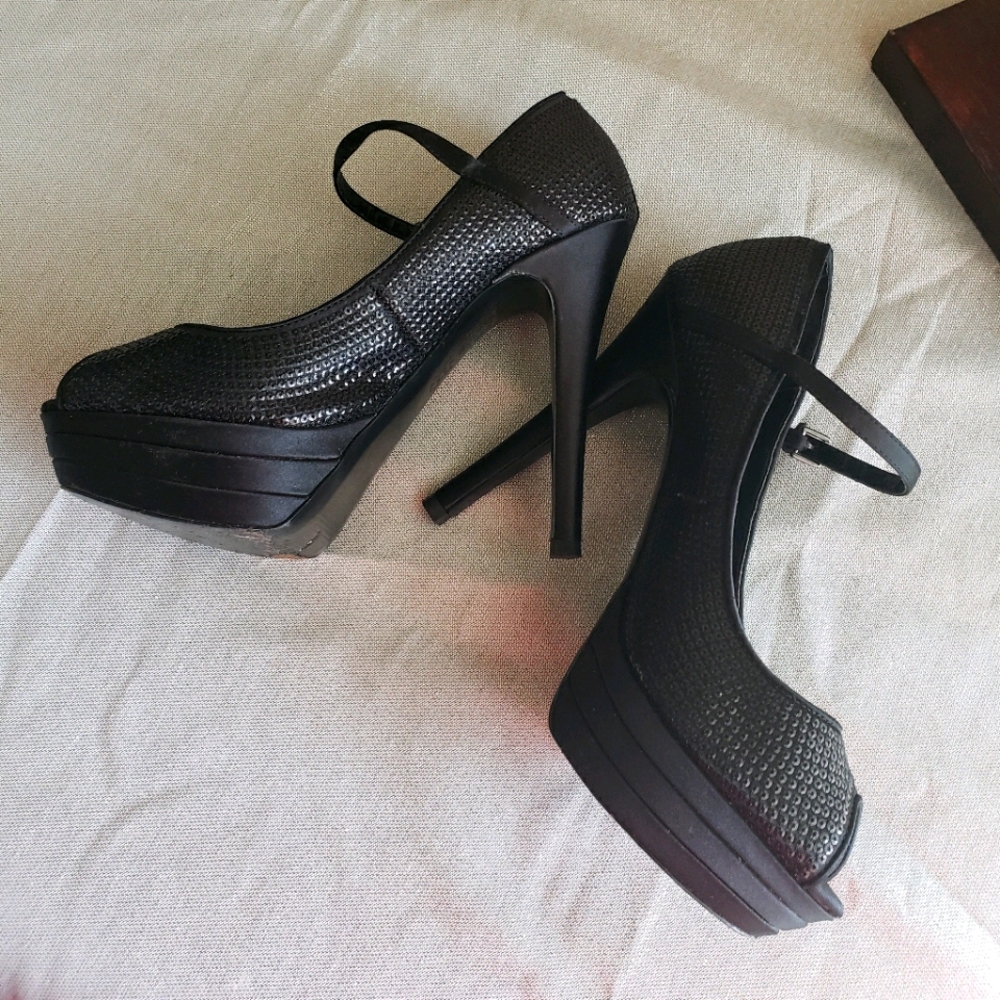 Black peep toe